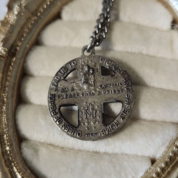 Vintage Sterling Silver 4-Way Cross WWII US Soldier Catholic Medal Pendant - Picture 2 of 7